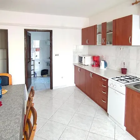 Meri, Spacious In A Quiet Location Near The Apartment Medulin