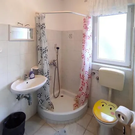 Meri, Spacious In A Quiet Location Near The Medulin