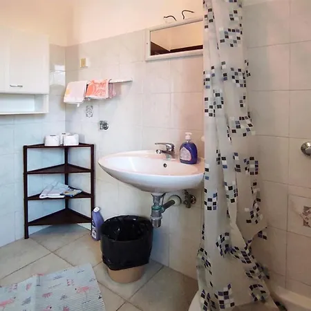 Meri, Spacious In A Quiet Location Near The * Medulin