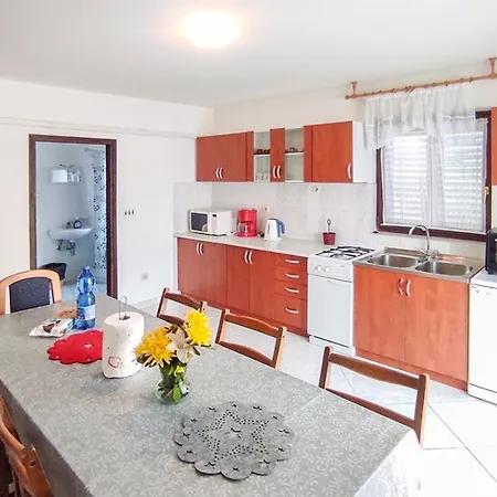 Meri, Spacious In A Quiet Location Near The