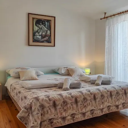 Meri, Spacious In A Quiet Location Near The Medulin