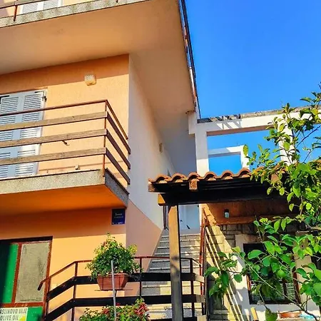 Meri, Spacious In A Quiet Location Near The Apartman