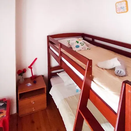 Meri, Spacious In A Quiet Location Near The Apartment *