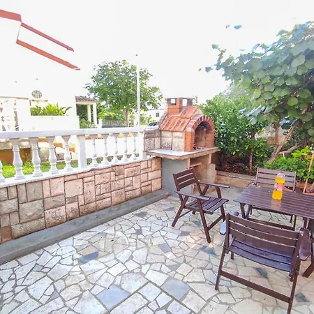 Meri, Spacious In A Quiet Location Near The Apartment *