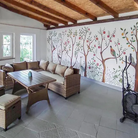Meri, Spacious In A Quiet Location Near The * Medulin